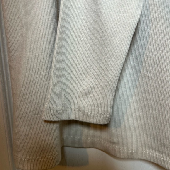 H&M Ribbed Long Sleeve Top Perfect For Layering (Sold Out Online) - Picture 2 of 4